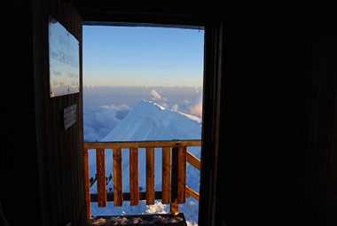 Uscendo dalla Capanna Regina Margherita - Monte Rosa